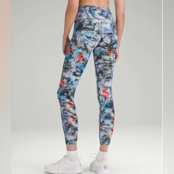 Lululemon Fast and Free High-Rise Tight 25" in Luminescent Floral Multi Size 6 - Picture 2 of 10